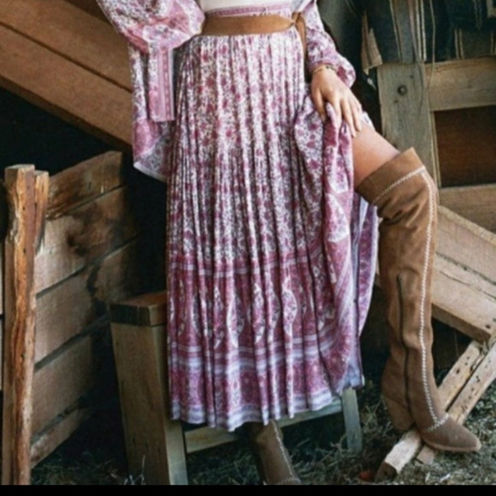 chic skirt large only - Picture 2 of 3